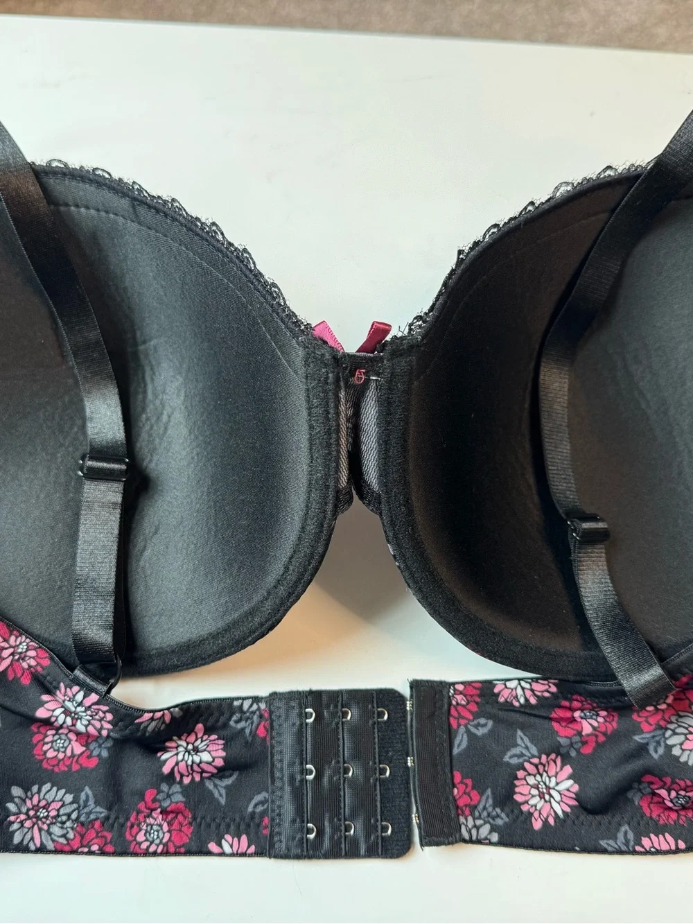 Just‎ Be Women’sbra Size 42 D Black with lace trim and bow. Floral pattern